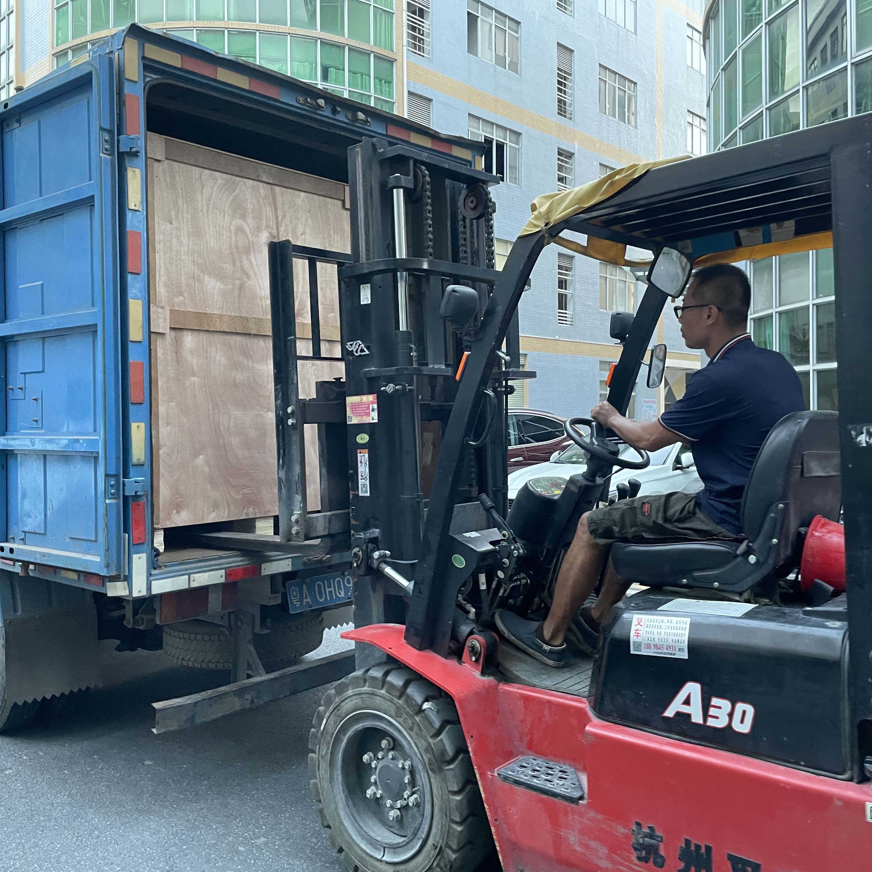 Delivery to customer's warehouse!