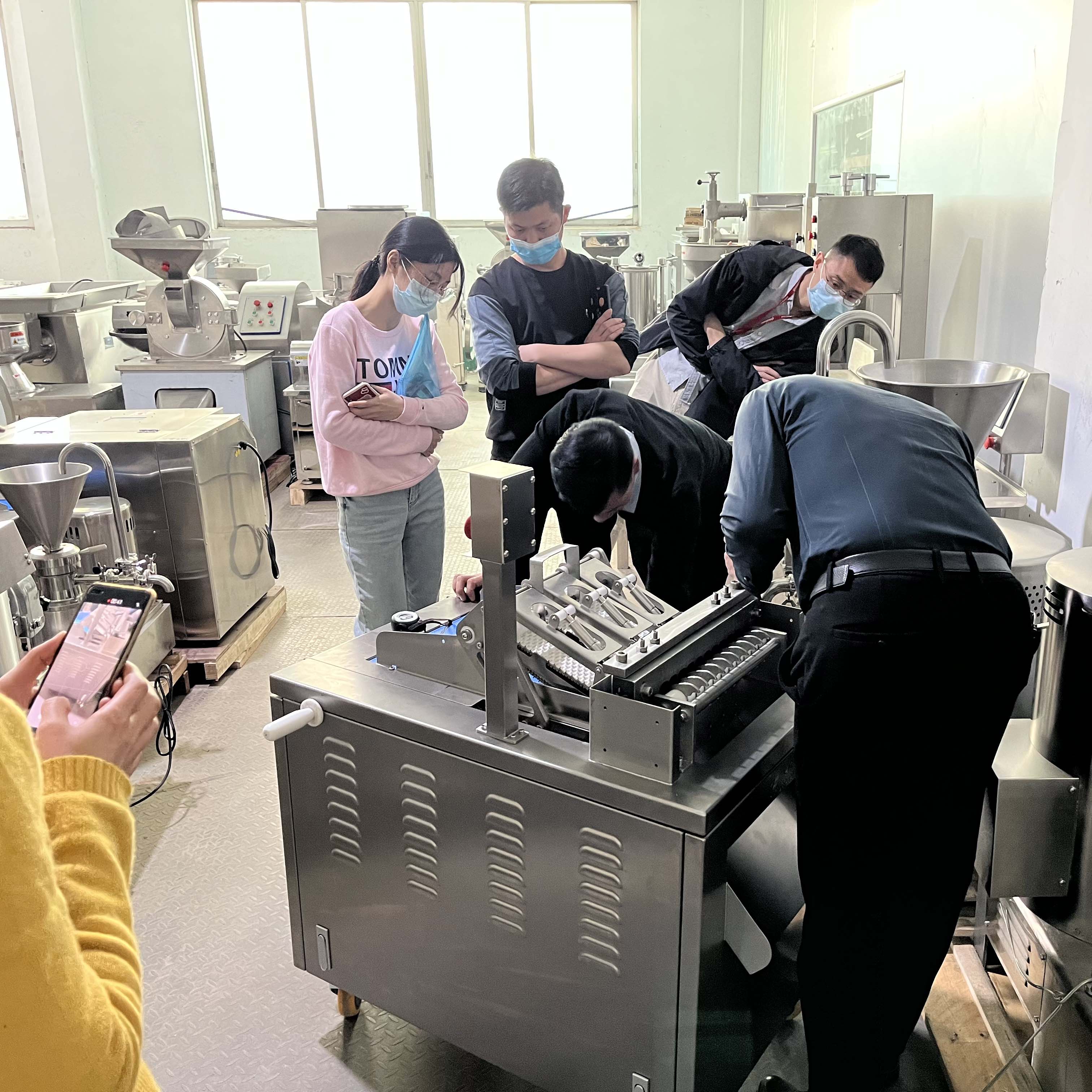 Customers visit our factory and test the machine(Bone cutter)